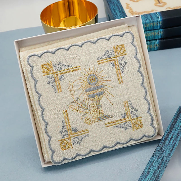 Christianartworkshop Ensemble de lin d'autel religieux de style classique comprenant un calice, un voile et un purificatoire. - image 7