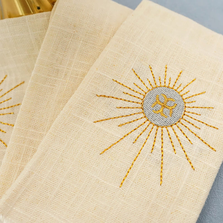 Christianartworkshop Ensemble de lin d'autel religieux de style classique comprenant un calice, un voile et un purificatoire. - image 8