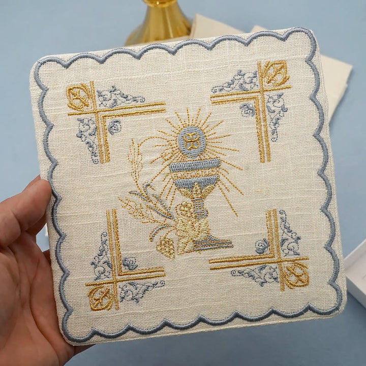 Christianartworkshop Ensemble de lin d'autel religieux de style classique comprenant un calice, un voile et un purificatoire. - image 5