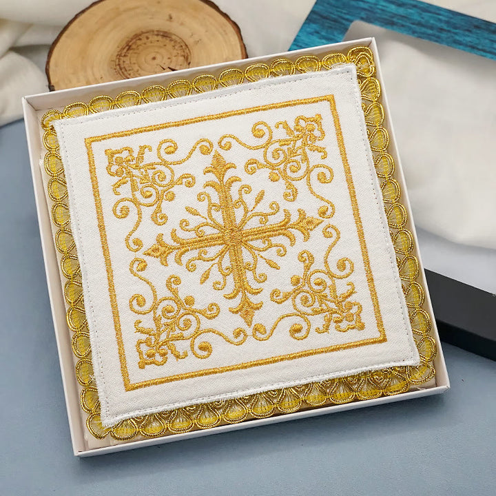 Christianartworkshop Ensemble de lin d'autel religieux Golden Grace de style classique, comprenant un calice, un voile et un purificatoire. - image 3