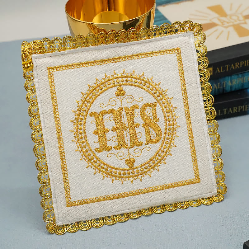 Christianartworkshop Ensemble de lin d'autel religieux brodé d'or comprenant un calice, un voile et un purificatoire (IHS Design) - image 2