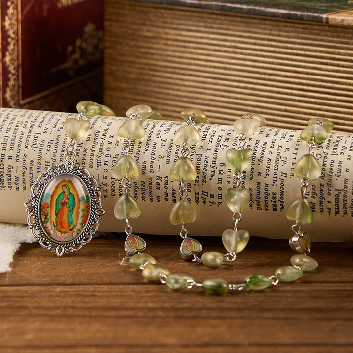 Christianartworkshop Chapelet en alliage de verre vert en forme de cœur, orné d'un cœur d'épines et de Notre-Dame de Guadalupe (10 mm). - image 4