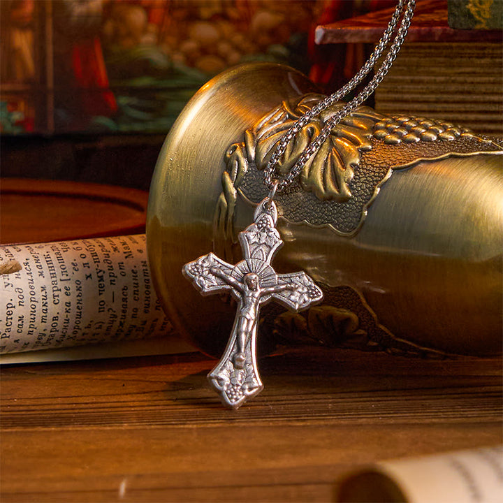 Christianartworkshop Collier pendentif crucifix Jésus à motif rétro exclusif, orné de feuilles de vigne. - Crucifix - image 0