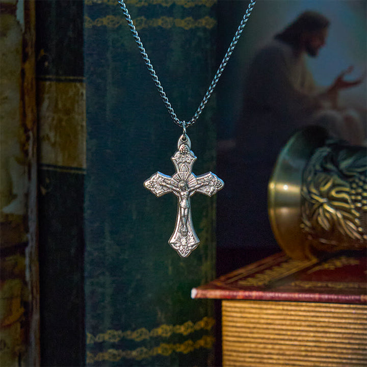 Christianartworkshop Collier pendentif crucifix Jésus à motif rétro exclusif, orné de feuilles de vigne. - image 3