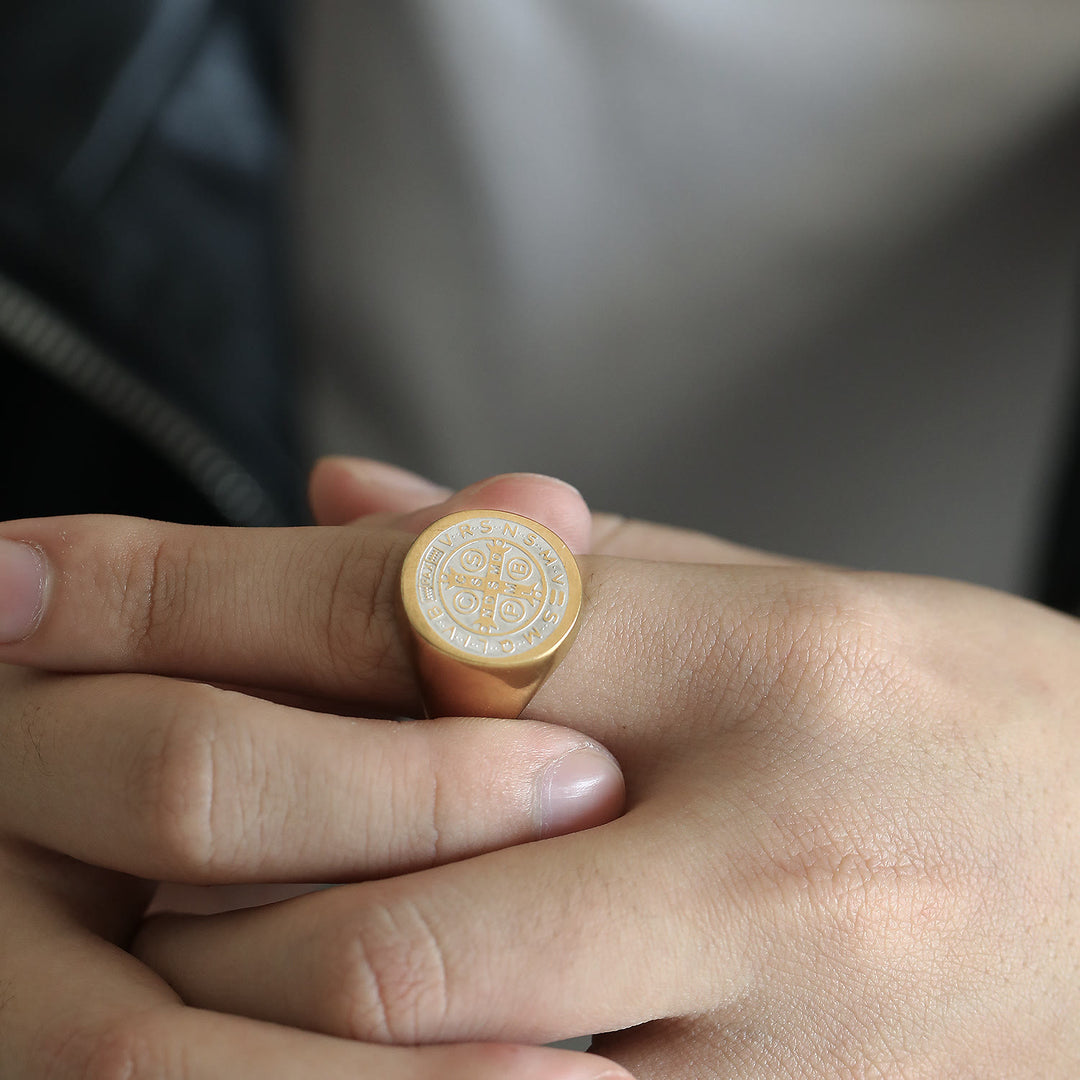 Christianartworkshop - Bague de protection gravée avec le symbole de Saint Benoît, style rétro classique, disponible en 8 modèles - Golden-1 - 10 US - image 9