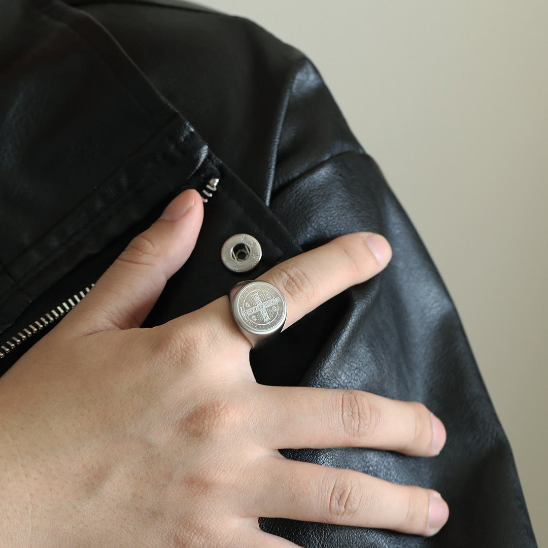 Christianartworkshop - Bague de protection gravée avec le symbole de Saint Benoît, style rétro classique, disponible en 8 modèles - image 18