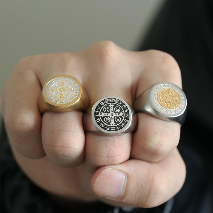 Christianartworkshop - Bague de protection gravée avec le symbole de Saint Benoît, style rétro classique, disponible en 8 modèles - image 14