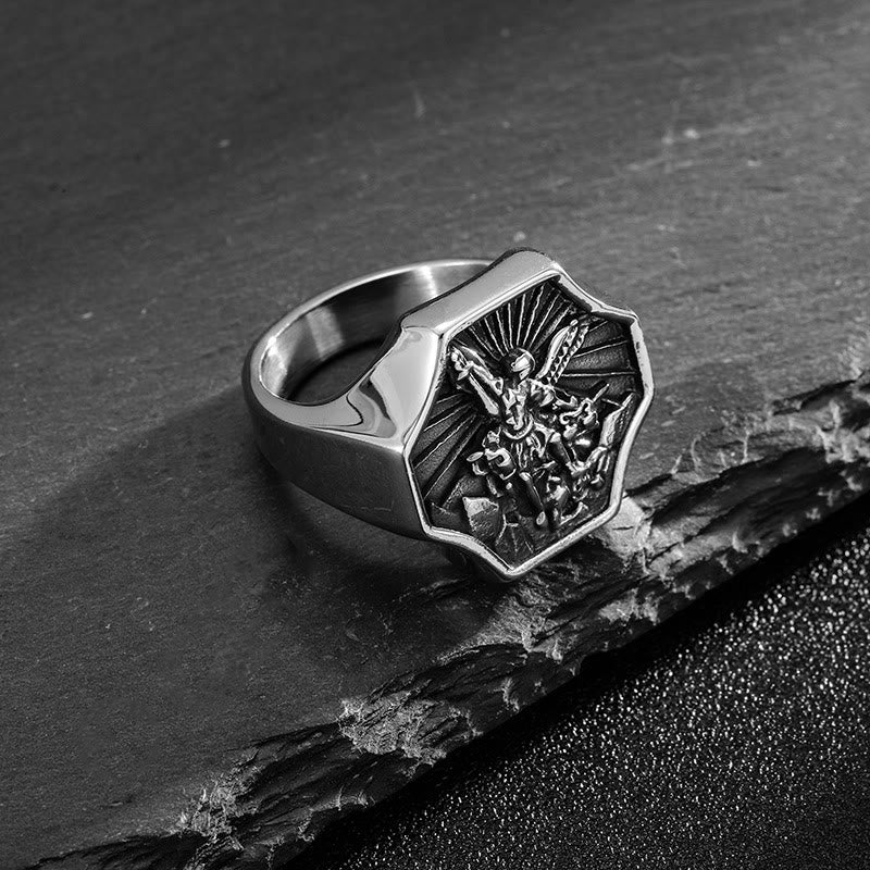 Bague exclusive Christianartworkshop représentant l'archange Saint Michel - Expression de la foi au quotidien - image 1
