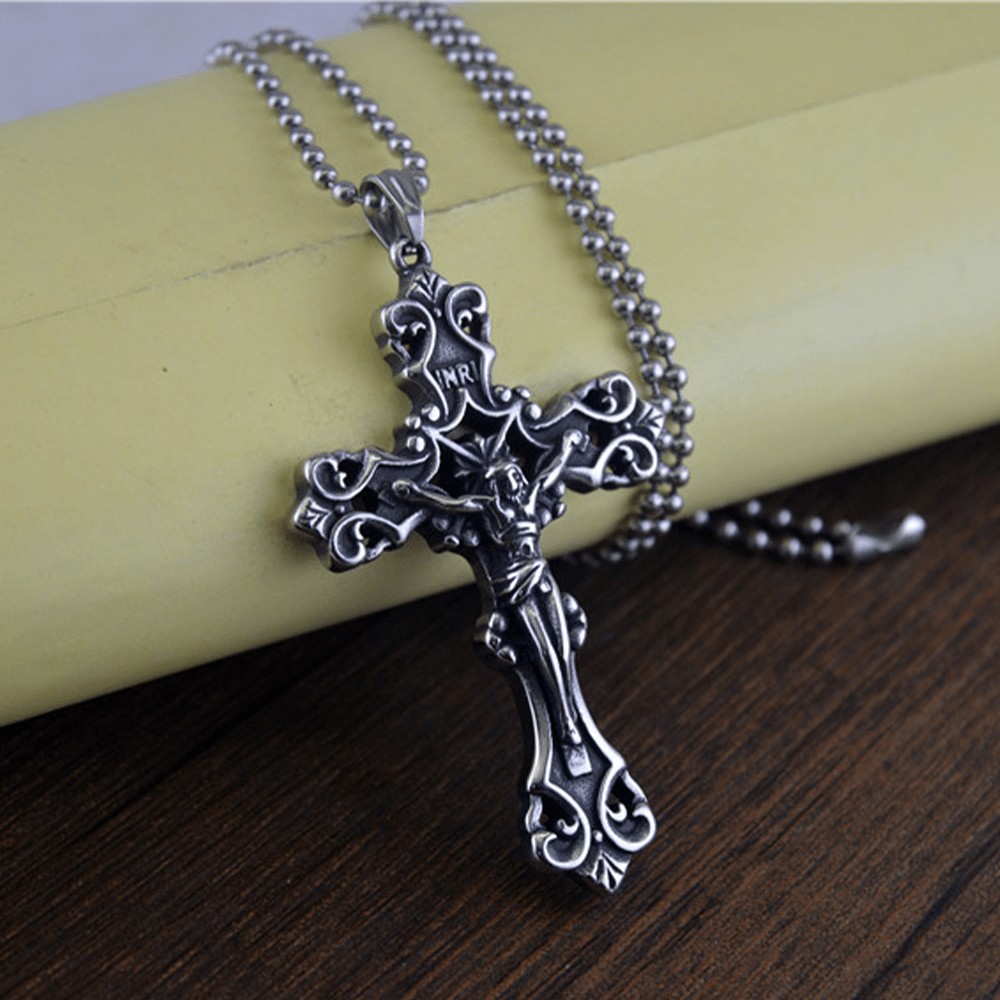 Christianartworkshop Collier crucifix orné - Un symbole profond de dévotion et de foi intemporelle - image 2
