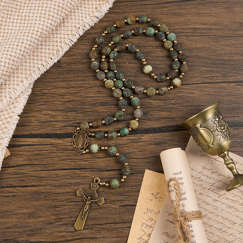 Christianartworkshop Médaille miraculeuse et crucifix de style rétro en turquoise africaine mate de 8 mm, chapelet fait main - Turquoise africaine mate - image 0