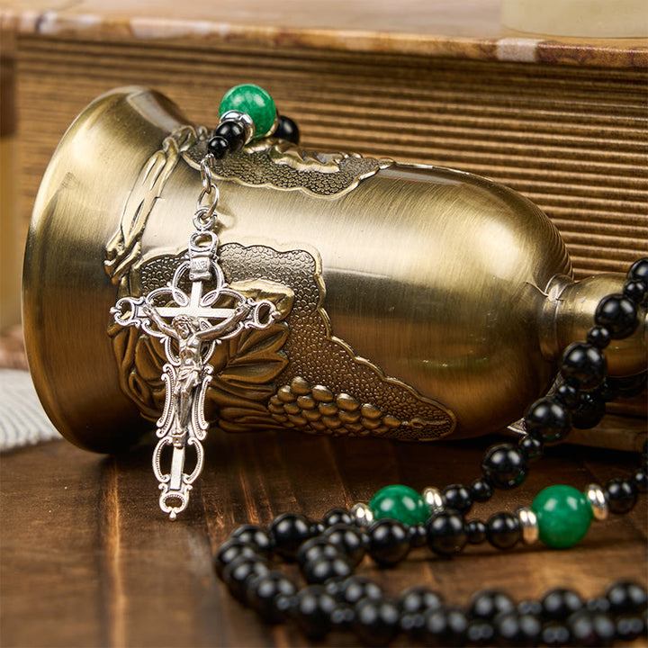 Christianartworkshop FOI PRIÉE : Chapelet fait main en obsidienne et jade, orné d'un crucifix et de perles de 8 mm, avec croix et pendentif Saint Benoît. - image 1