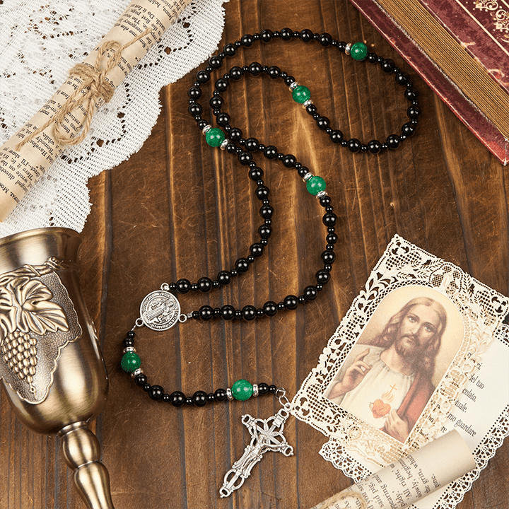 Christianartworkshop Chapelet fait main en obsidienne et jade (8 mm) avec croix et motif de saint Benoît - Lien de foi et de sacré - image 6