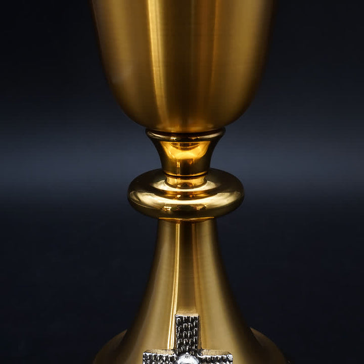Christianartworkshop Calice et pyxide exquis, ornés d'une croix et de couleur or – Vases divins pour la communion sacrée - image 8