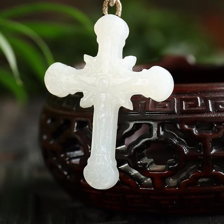 Christianartworkshop Pendentif crucifix en jade sculpté, symbole de sérénité et de grâce. - image 1
