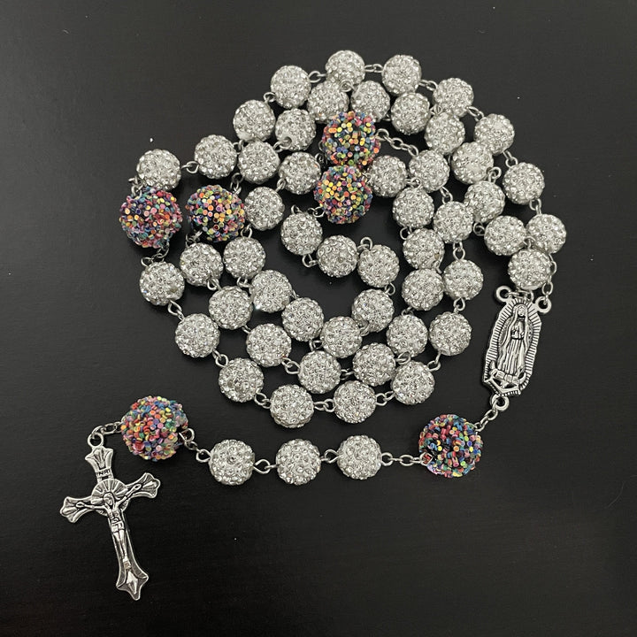 Christianartworkshop Chapelet Notre-Dame de Guadalupe et crucifix en chaîne d'alliage ornée de strass blancs ronds de 10 mm - Notre-Dame de Guadalupe et le Crucifix - image 0