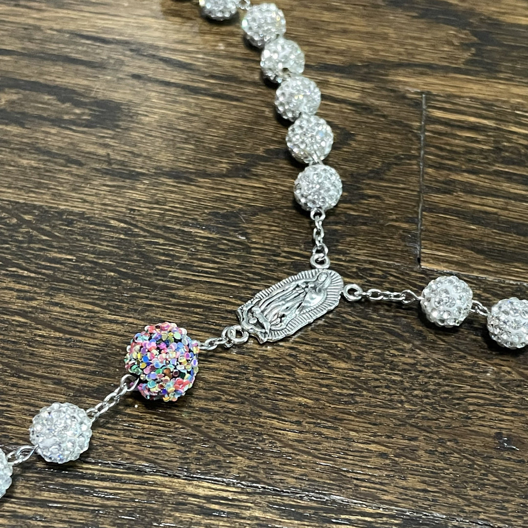 Christianartworkshop Chapelet Notre-Dame de Guadalupe et crucifix en chaîne d'alliage ornée de strass blancs ronds de 10 mm - image 3