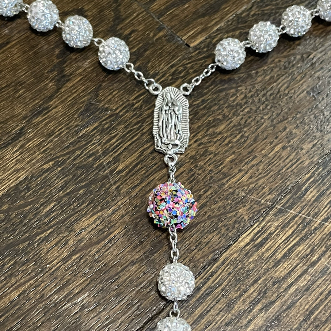 Christianartworkshop Chapelet Notre-Dame de Guadalupe et crucifix en chaîne d'alliage ornée de strass blancs ronds de 10 mm - image 4