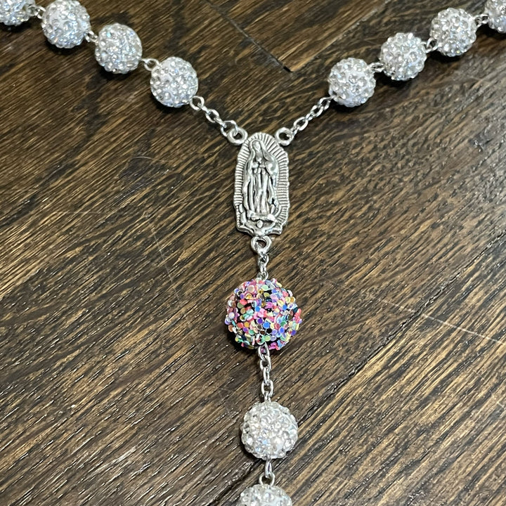 Christianartworkshop Chapelet Notre-Dame de Guadalupe et crucifix en chaîne d'alliage ornée de strass blancs ronds de 10 mm - image 4