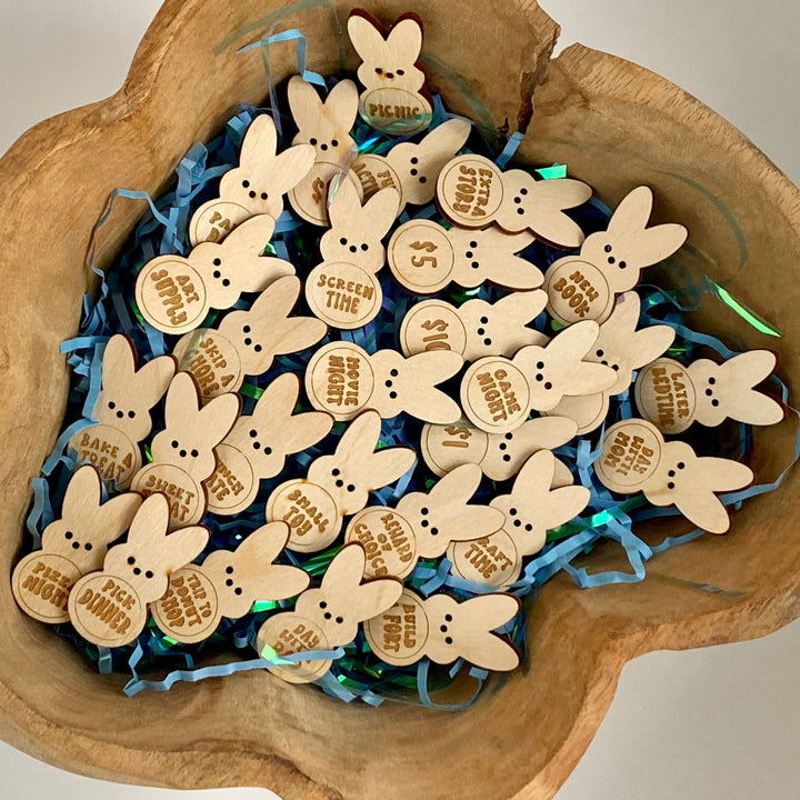 Christianartworkshop Jetons de Pâques en forme de lapin gravés, à glisser dans les œufs, avec des activités - image 1