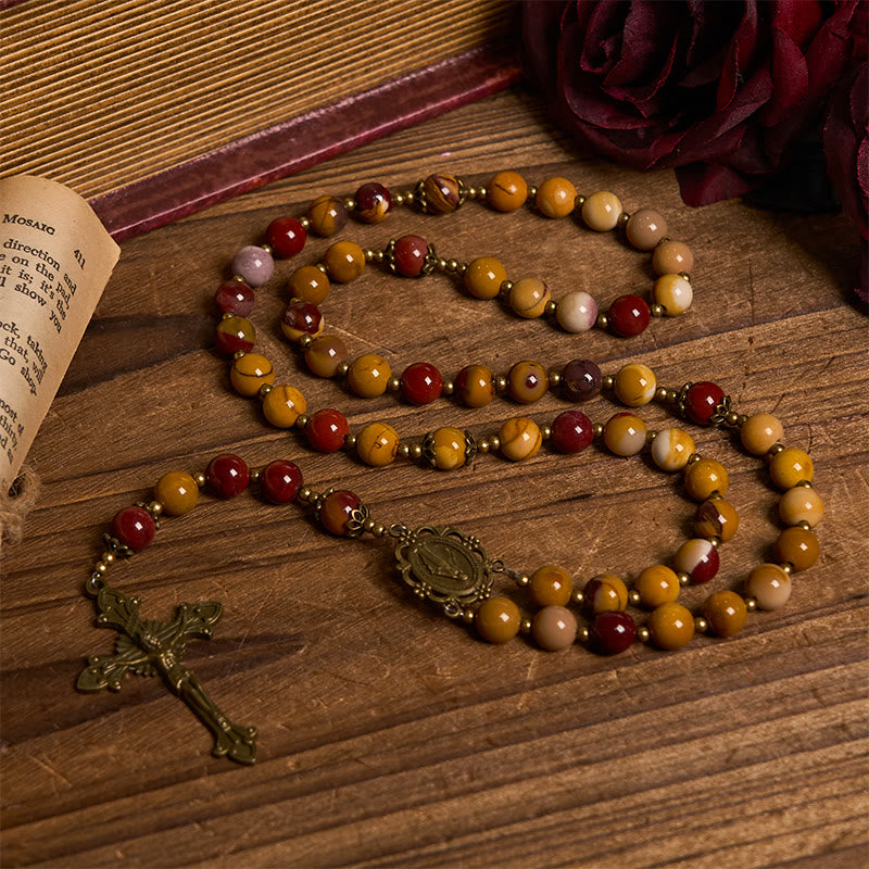 Christianartworkshop Médaille miraculeuse et crucifix en jade naturel couleur jaune d'œuf (8 mm) - Chapelet artisanal - image 1