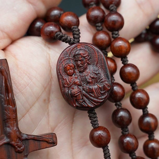 Christianartworkshop Chapelet crucifix en perles de bois d'olivier - image 8
