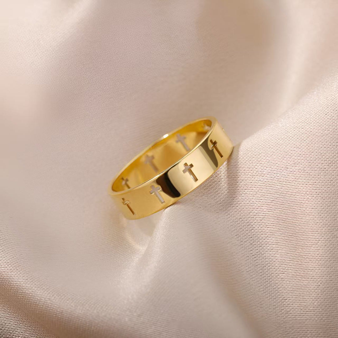 Bague Croix Divine en Or de Christianartworkshop : Une expression simple et profonde de dévotion - image 1