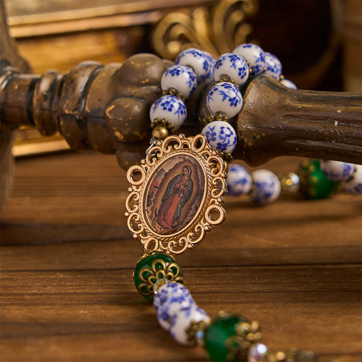 Christianartworkshop Chapelet floral fait main Divine Serenity : Notre-Dame de Guadalupe et crucifix en céramique et jade de 8 mm - image 7