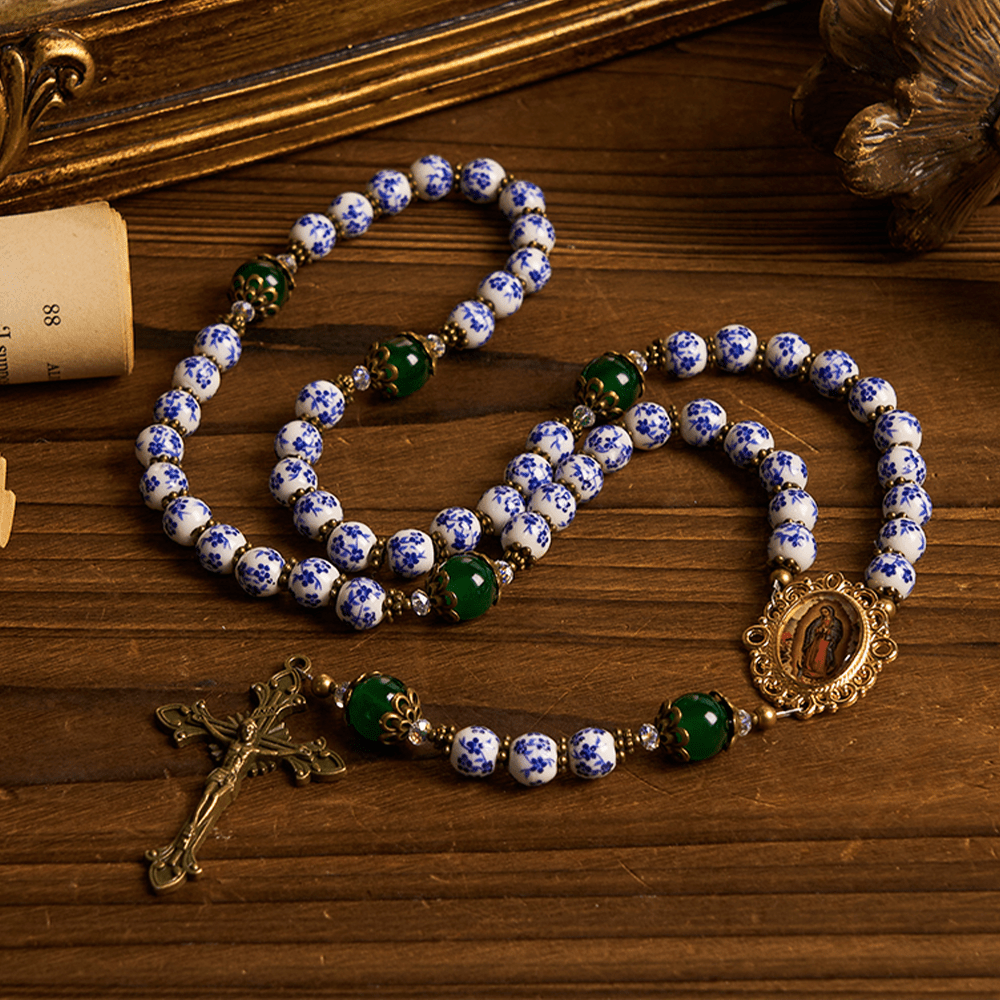 Christianartworkshop Chapelet floral fait main Divine Serenity : Notre-Dame de Guadalupe et crucifix en céramique et jade de 8 mm - image 8