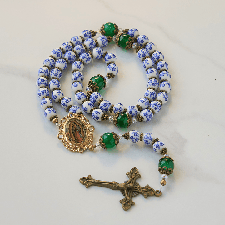 Christianartworkshop Chapelet floral fait main Divine Serenity : Notre-Dame de Guadalupe et crucifix en céramique et jade de 8 mm - Céramiques et jade - image 0