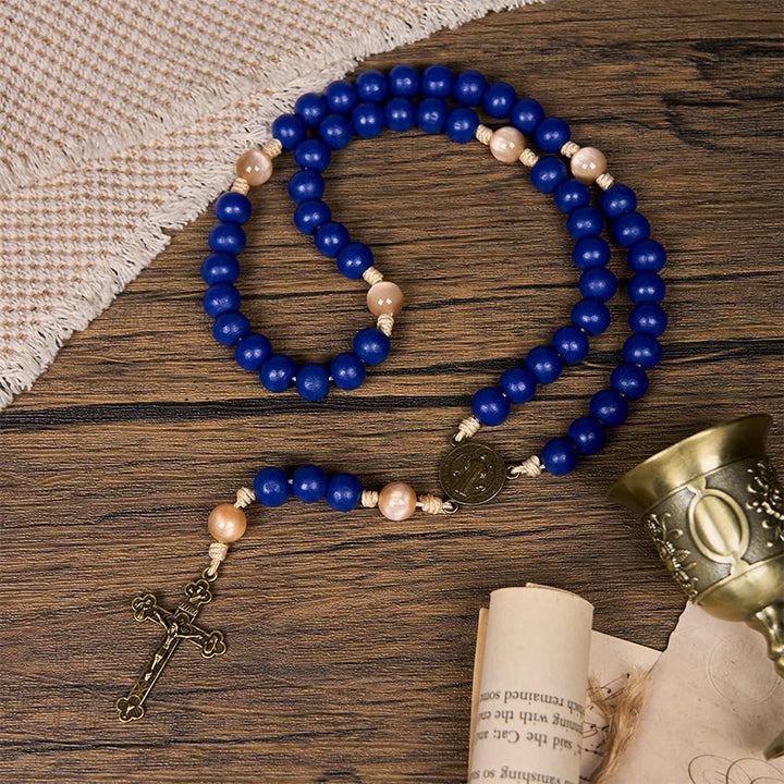 Christianartworkshop Chapelet en bois bleu fait main : Océan de Foi, simplicité et sacralité, perles de 10 mm - Saint Benoît et le Crucifix - image 0