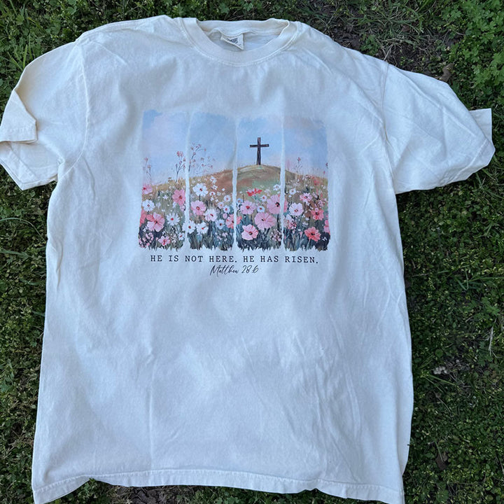 T-shirt Christianartworkshop « Il est ressuscité » avec croix florale inspirée par la foi - image 3