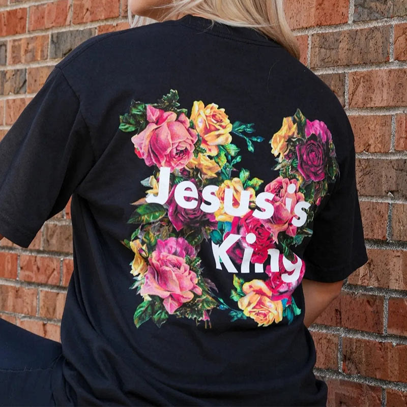 T-shirt chrétien orné de fleurs « Jésus est roi » de Christianartworkshop - image 8