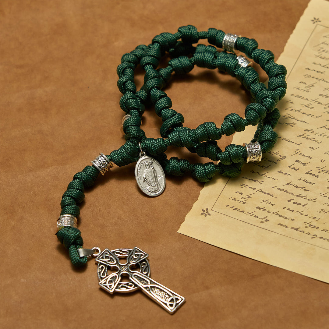 Christianartworkshop Médaille de Saint Patrick, croix celtique vert foncé, chapelet en paracorde nouée à la main, inspiré par une médaille de Saint Patrick. - image 6