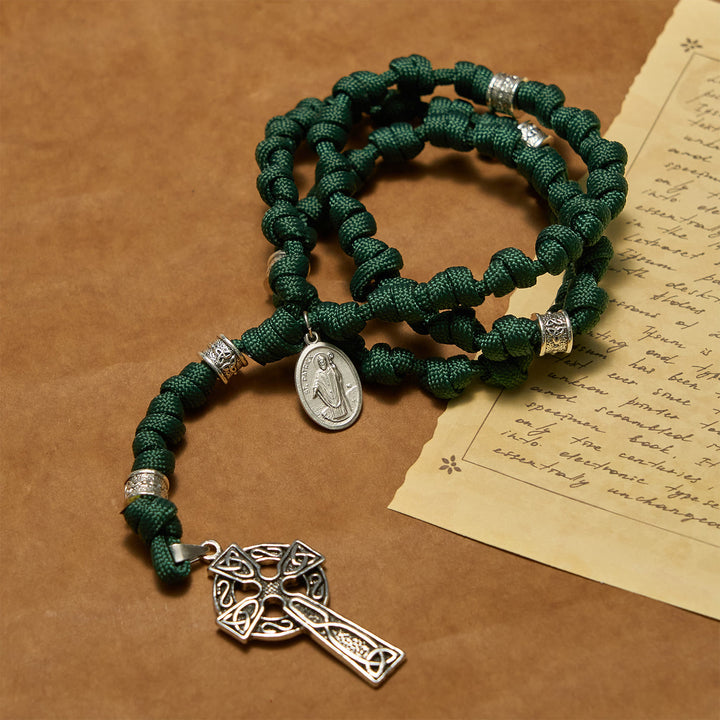 Christianartworkshop Médaille de Saint Patrick, croix celtique vert foncé, chapelet en paracorde nouée à la main, inspiré par une médaille de Saint Patrick. - image 6