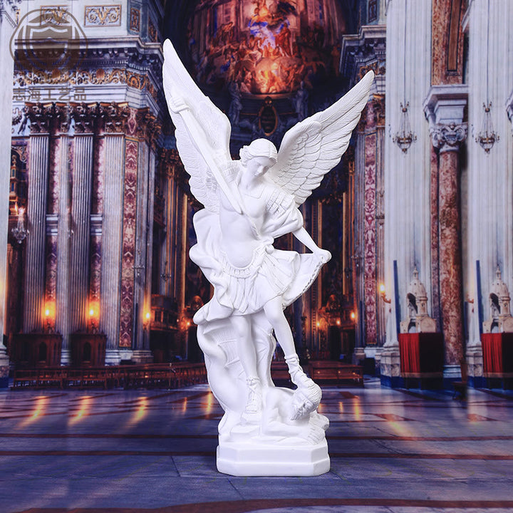 Christianartworkshop Ornement de bureau en résine représentant l'archange saint Michel : un symbole inspirant la dévotion - image 1