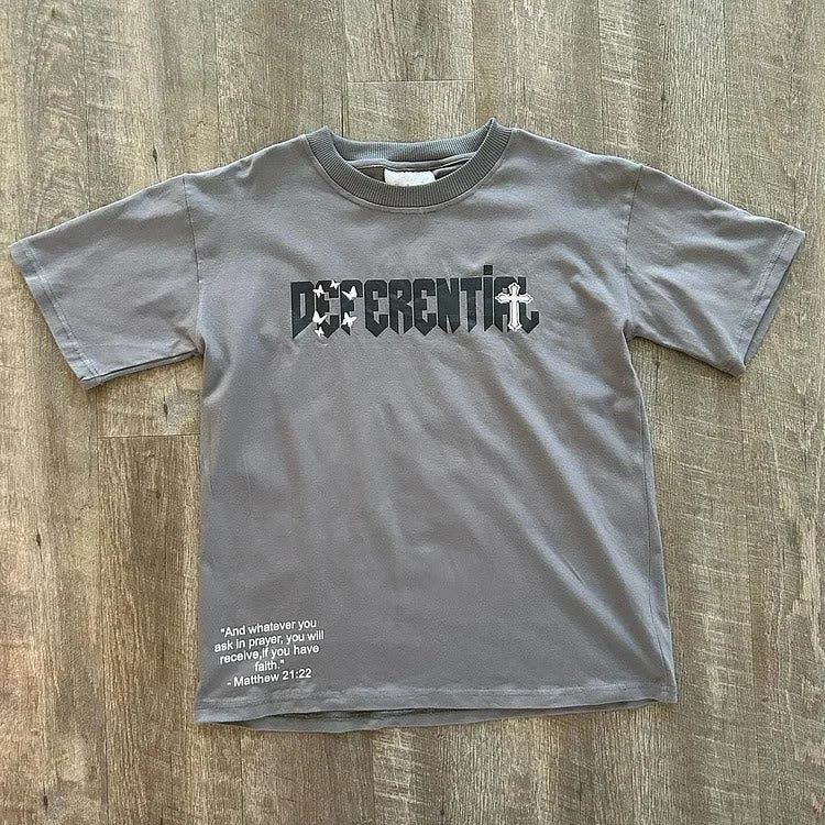 T-shirt à manches courtes « FOI » de Christianartworkshop - image 14