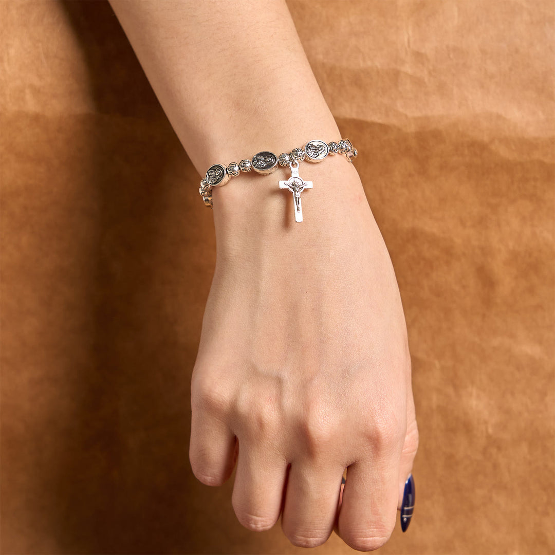 Bracelet en métal avec croix et médaille Notre-Dame, symbole sacré : un gage de dévotion - image 2