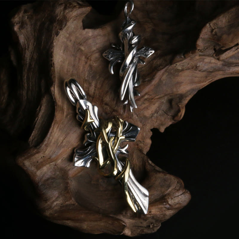 Collier crucifix en argent sterling 925 Christianartworkshop (2 styles) : Révélez votre côté sombre - image 1