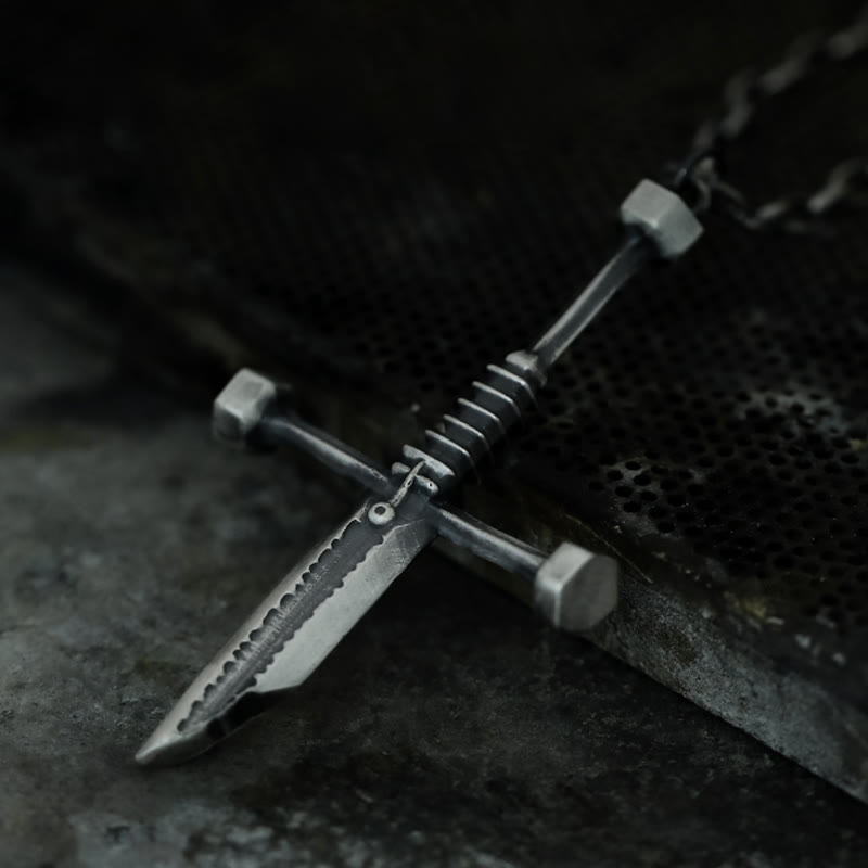 Collier Croix Épée Brisée en Argent Sterling 999 de Christianartworkshop : Une affirmation audacieuse de résilience et de style - image 3