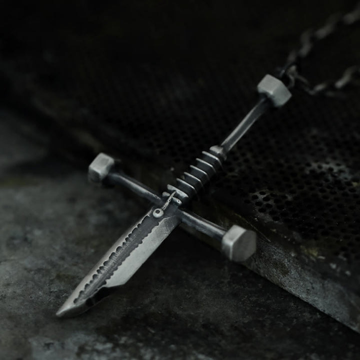 Collier Croix Épée Brisée en Argent Sterling 999 de Christianartworkshop : Une affirmation audacieuse de résilience et de style - image 3