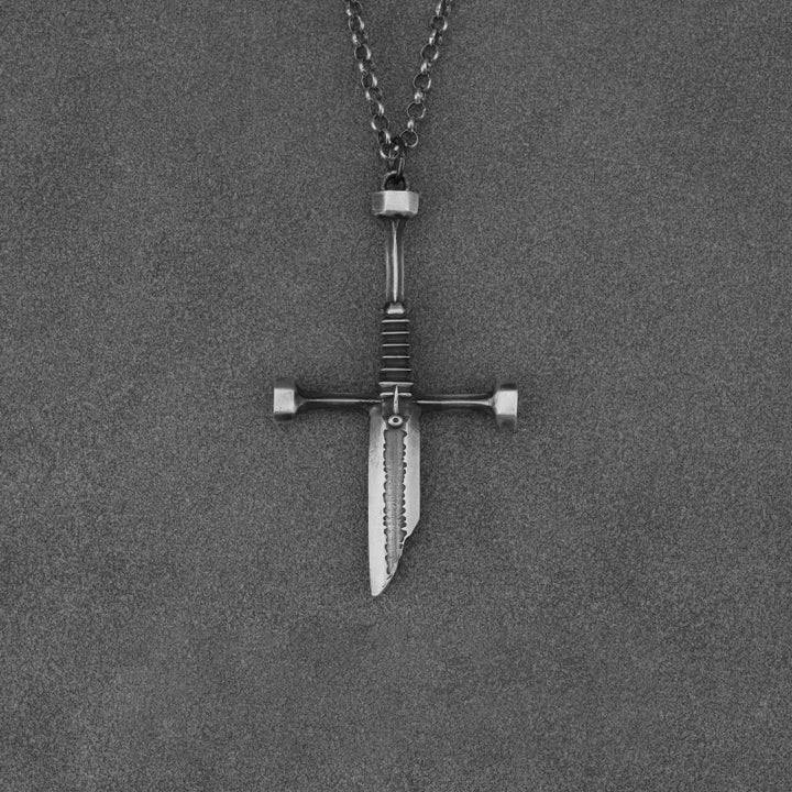 Collier Croix Épée Brisée en Argent Sterling 999 de Christianartworkshop : Une affirmation audacieuse de résilience et de style - image 5
