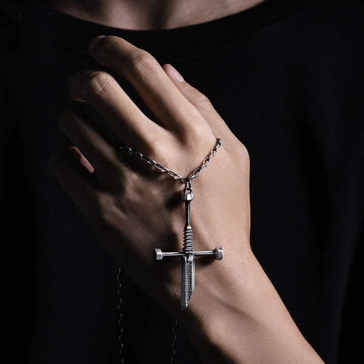 Collier Croix Épée Brisée en Argent Sterling 999 de Christianartworkshop : Une affirmation audacieuse de résilience et de style - image 2