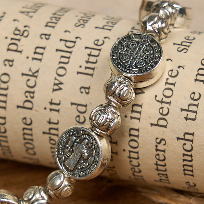 Bracelet crucifix Saint Benoît et rose de Christianartworkshop : un accessoire chrétien intemporel pour exprimer sa foi au quotidien. - image 6