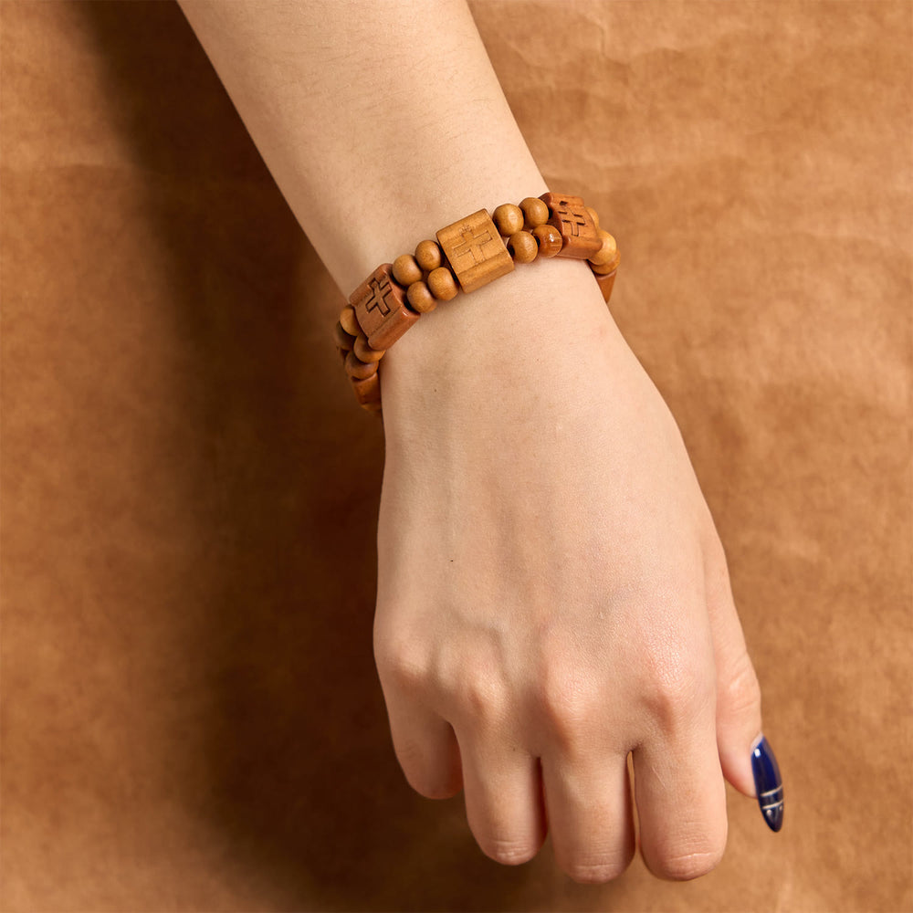 Bracelet en bois croix 3 couleurs Christianartworkshop : Symbole de dévotion et de beauté - image 1