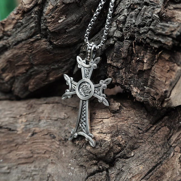 Collier crucifix celtique en argent sterling 925 de Christianartworkshop : un mariage intemporel de foi et d’art - image 6