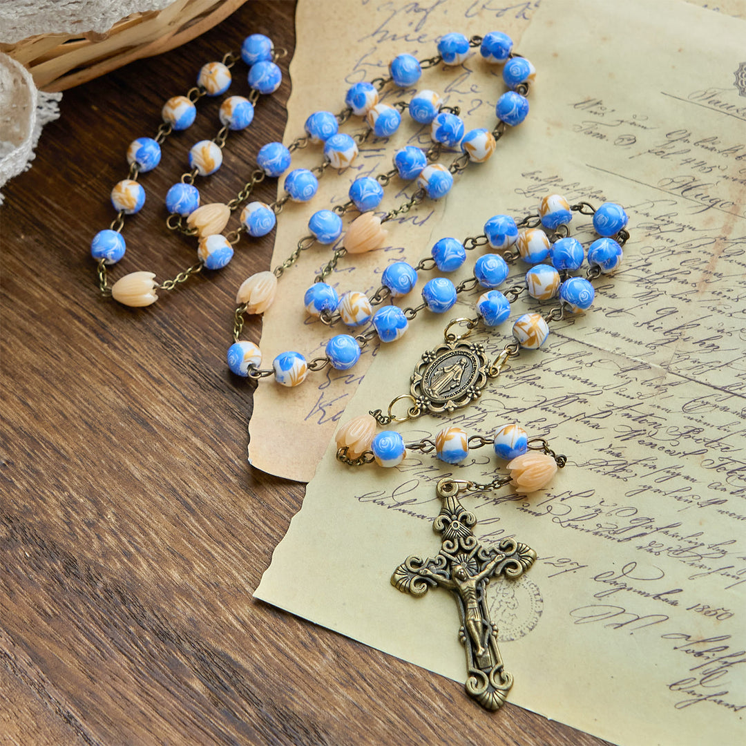 Christianartworkshop Jésus est le don : Chapelet floral fait main avec perles de roses bleues et muguet - image 4
