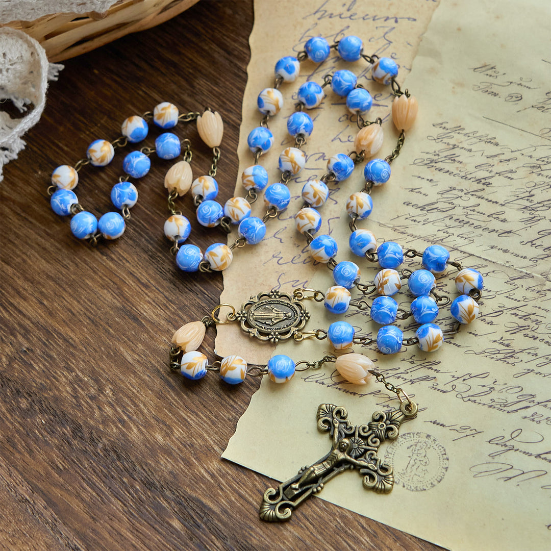 Christianartworkshop Chapelet floral fait main avec perles de roses bleues et muguet : un compagnon paisible - image 2
