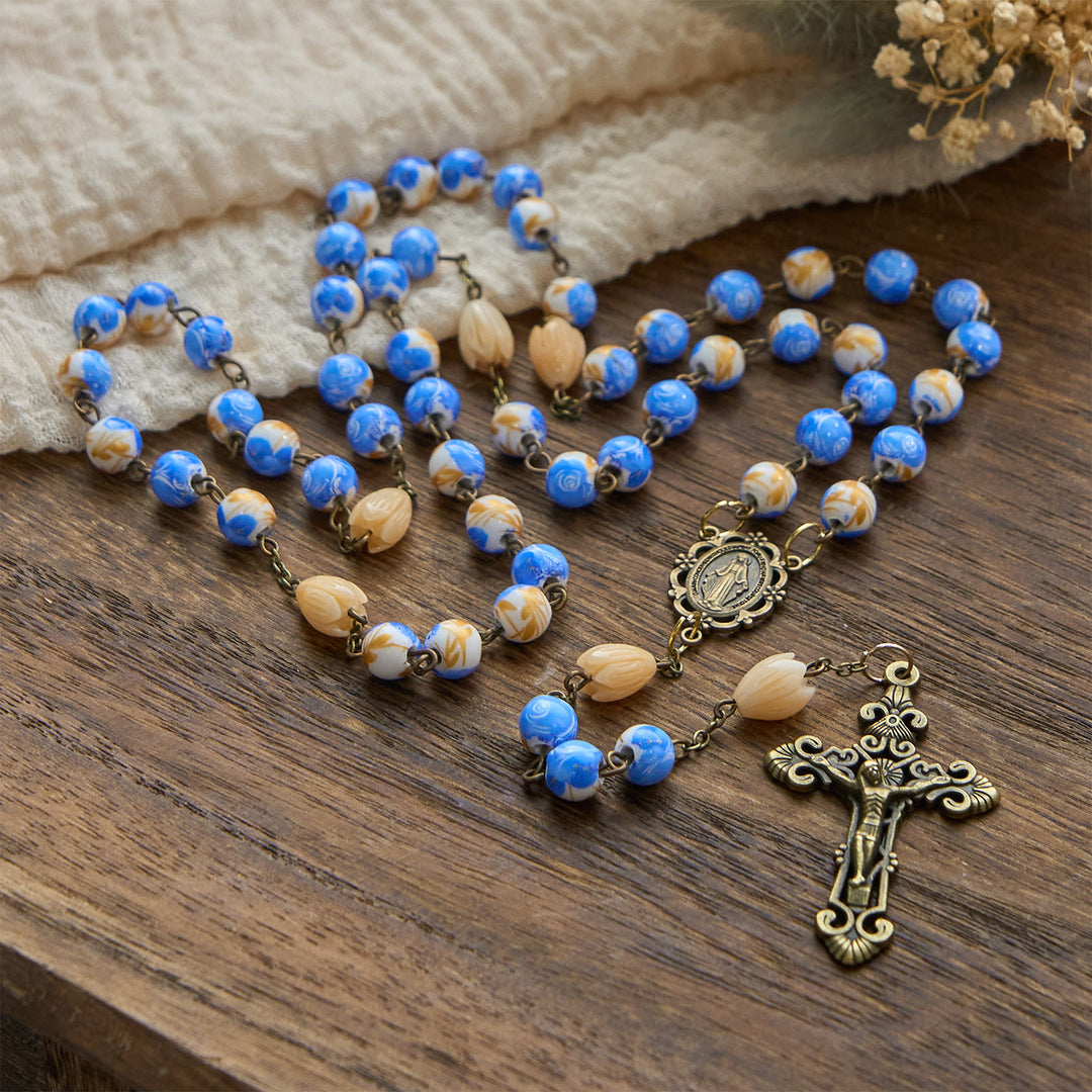 Christianartworkshop Jésus est le don : Chapelet floral fait main avec perles de roses bleues et muguet - image 5