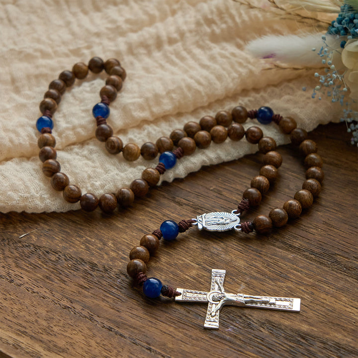 Christianartworkshop Chapelet artisanal en bois de santal doré avec Notre-Dame de Guadalupe : Un compagnon fidèle - image 6