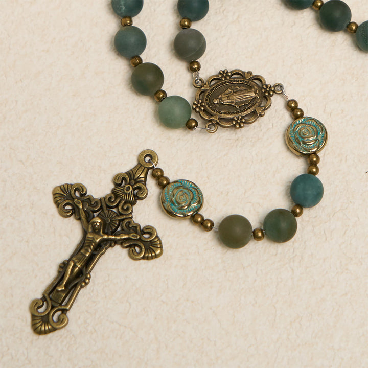 Christianartworkshop Chapelet de prière en agate verte orné de roses en bronze : un chemin sacré de guérison et de foi - image 1